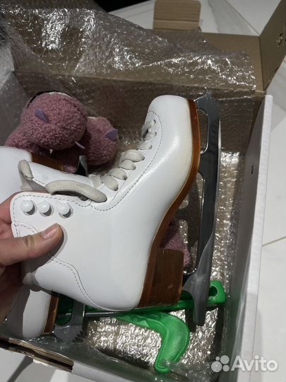 Коньки фигурные graf