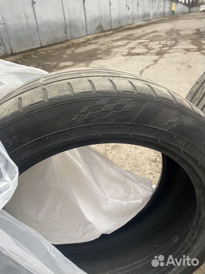 Kumho Crugen Premium KL33 235/45 R17