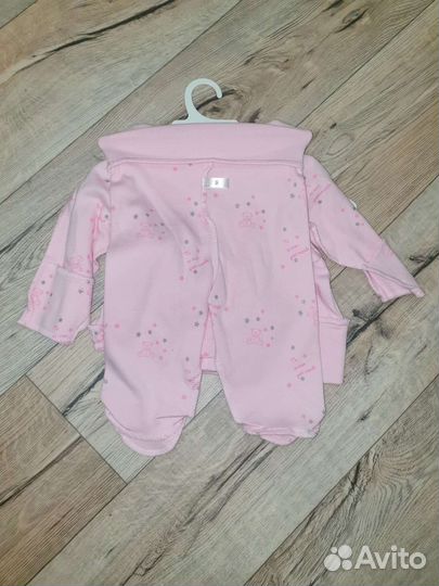 Комплект на выписку для девочки новый