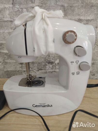 Швейная машинка малютка