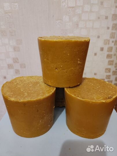 Воск пчелиный продам