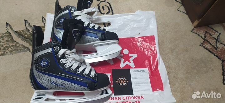 Коньки хоккейные