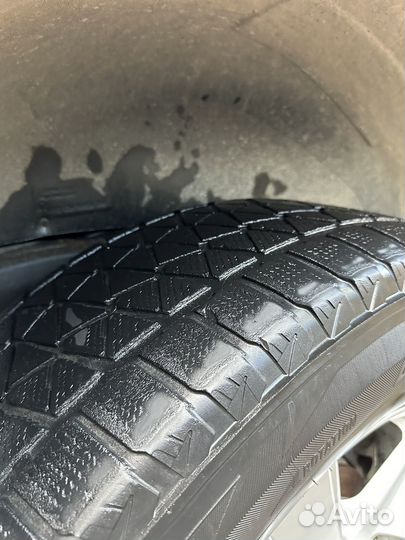 Bridgestone Blizzak DM-V2 285/65 R17