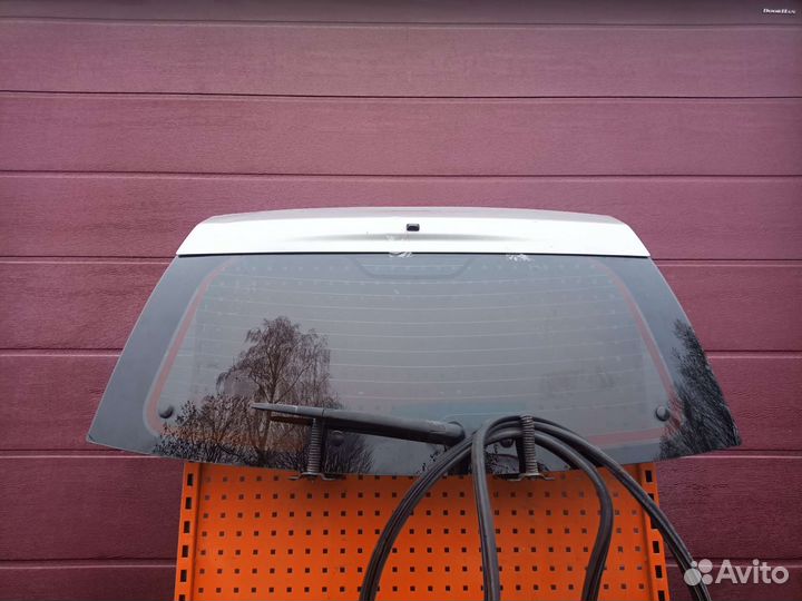 Стекло заднее Toyota matrix