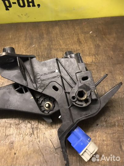 Рено Каптюр педаль