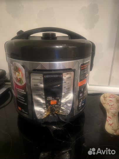 Мультиварка Redmond RMK-M271 серебристый