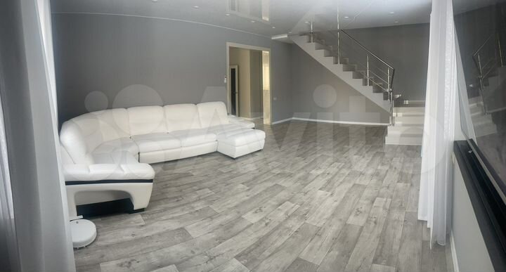 Коттедж 193 м² на участке 12 сот.