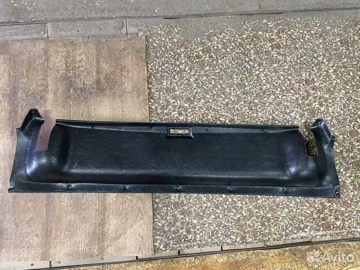 Пластиковая накладка петель багажника ваз 2104