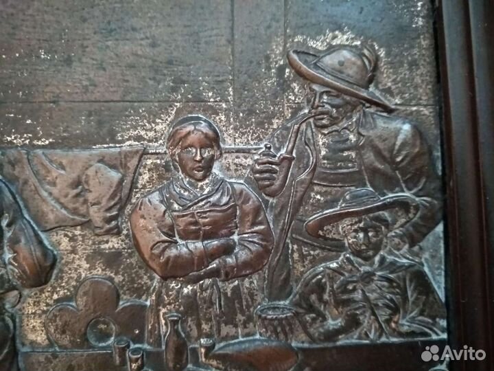 Плакетка. Солдаты в таверне. В старинной раме