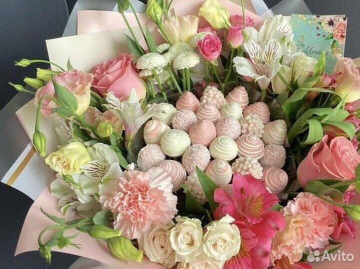 Цветочные композиции с добавлением ягод