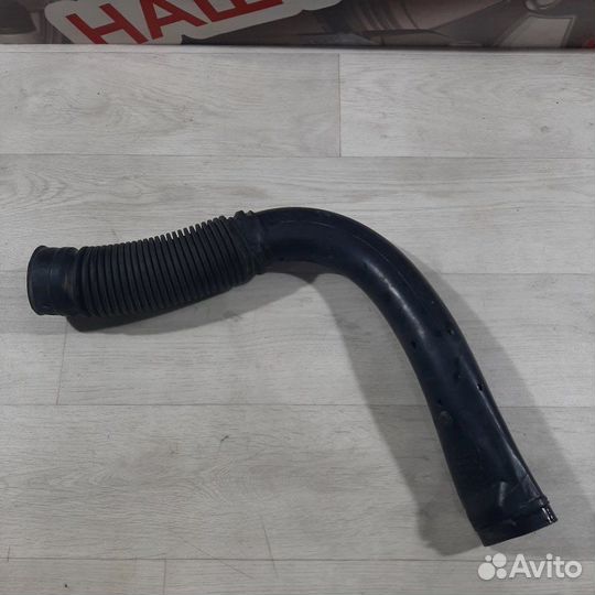 Патрубок воздушного фильтра LADA Largus 2013