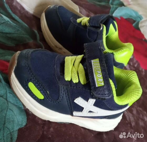 Кроссовки детские