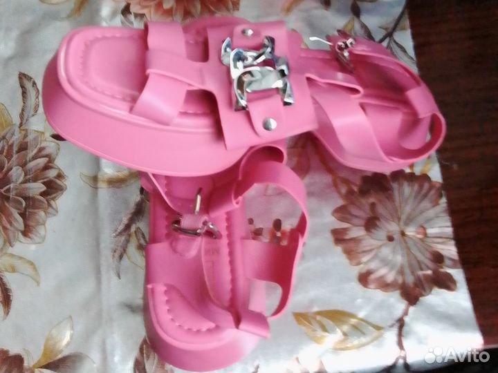 Босоножки женские 39 размер новые