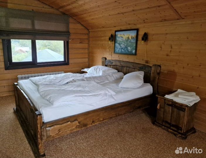 Спальный гарнитур из массива