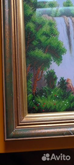 Картина вышитая бисером. Водопад