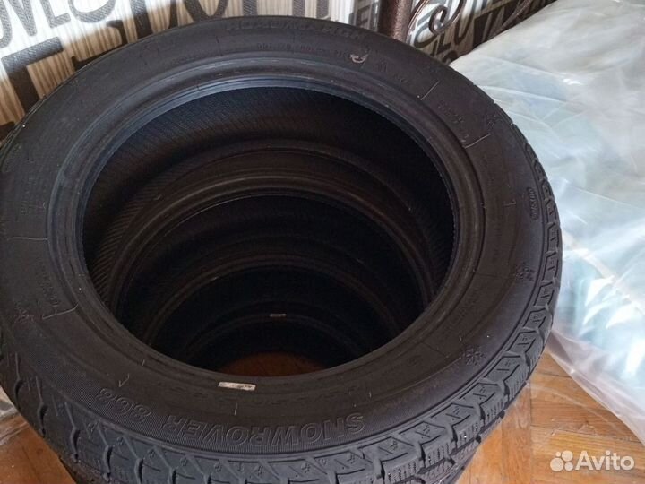 Roadmarch Snowrover 868 195/55 R15