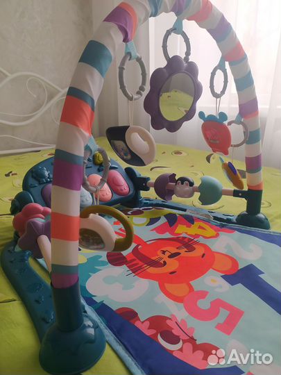 Развивающий коврик с пианино
