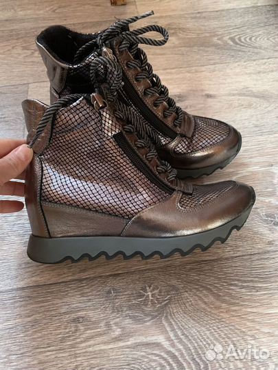 Продаю ботинки