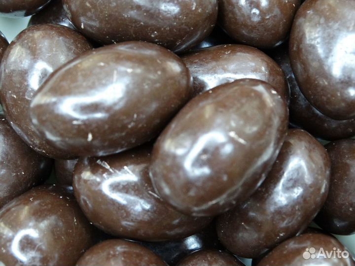 Миндаль в темном шоколаде