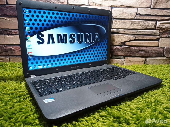 Быстрый Полностью рабочий Samsung 2ядра 4Гб SSD