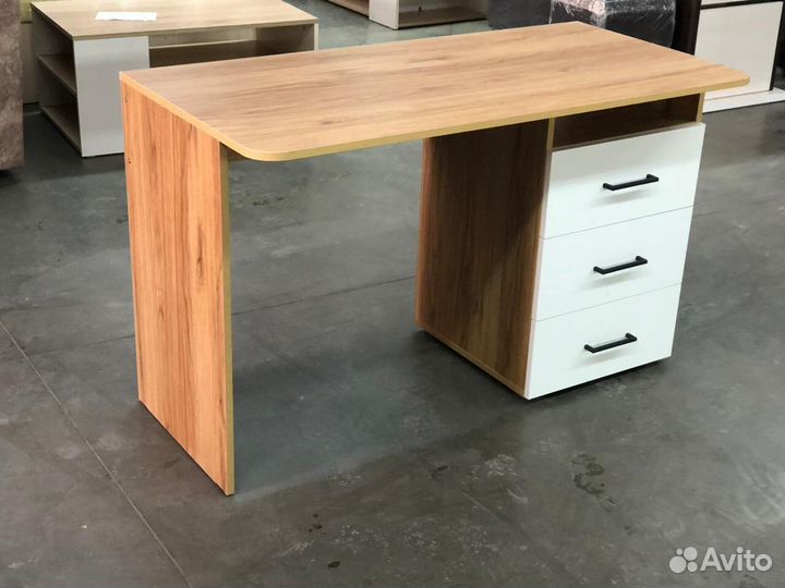 Письменный стол