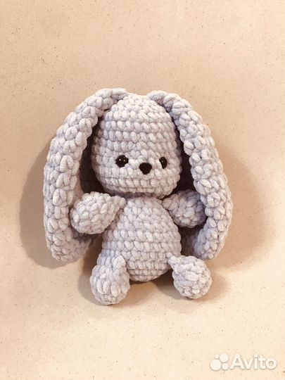 Заяц плюшевый вязаная игрушка