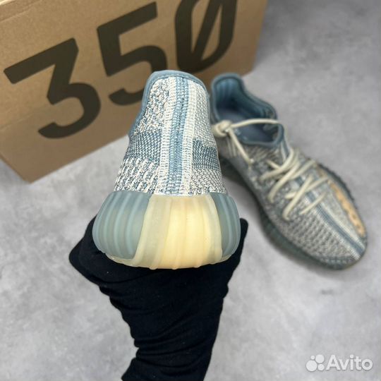 Кроссовки женские Adidas Yeezy Boost