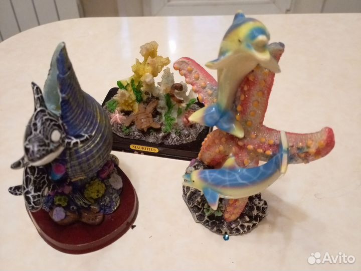 Три статуэтки