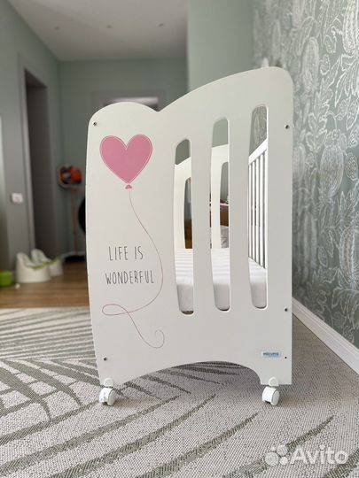 Детская кроватка, матрас и натяжные простыни