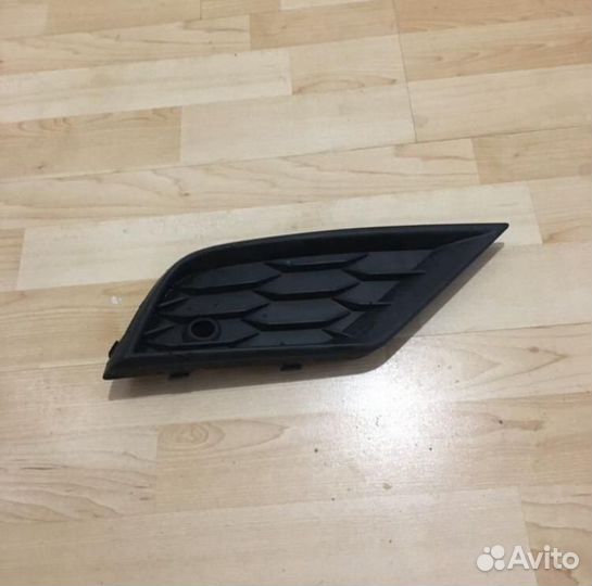 Решетка перед бампера правая Volkswagen Tiguan 2