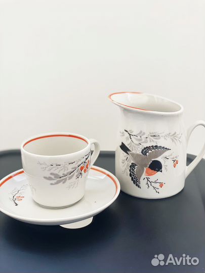 Кофейные пары и молочник от сервиза Снегири