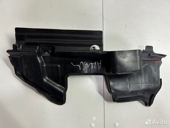 Дефлектор радиатора передний правый Toyota Camry