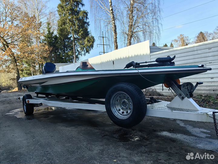 Американский катер для спортивной рыбалки