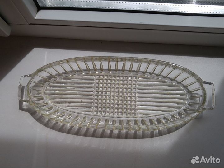 Тарелки и дерев. толкушка, ложки, блюдца, рюмки