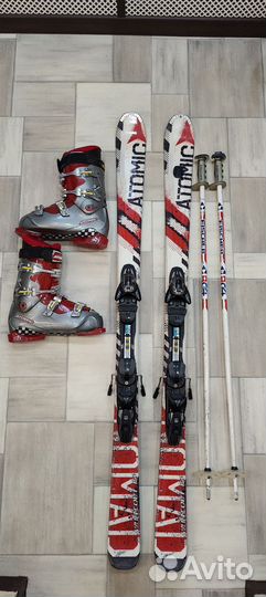 Комплект горных лыж Atomic
