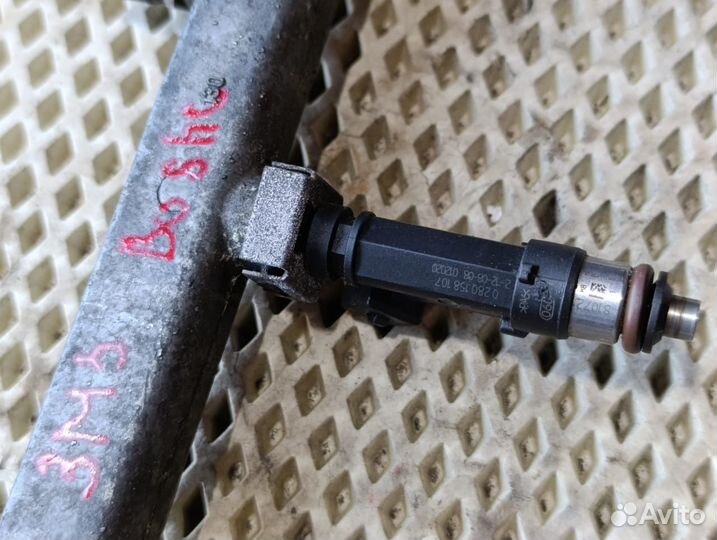 Топливная рампа с форсунками Opel Omega