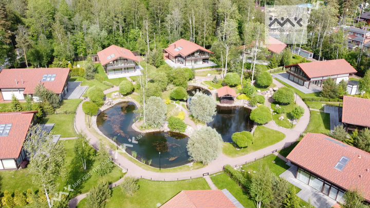 Дом 473,2 м² на участке 15 сот.