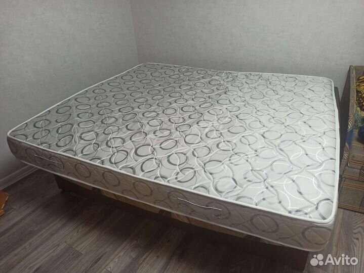Матрас 200х180х20 б/у