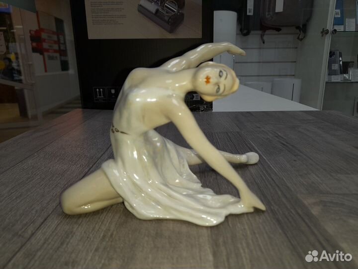 Фарфоровая статуэтка балерина лзфи. СССР