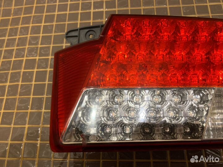 Фонарь задний правый внутренний 924043L022