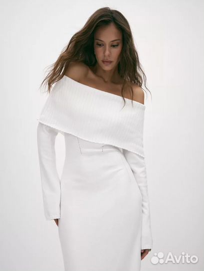 Платье вязоное с открытыми плечами