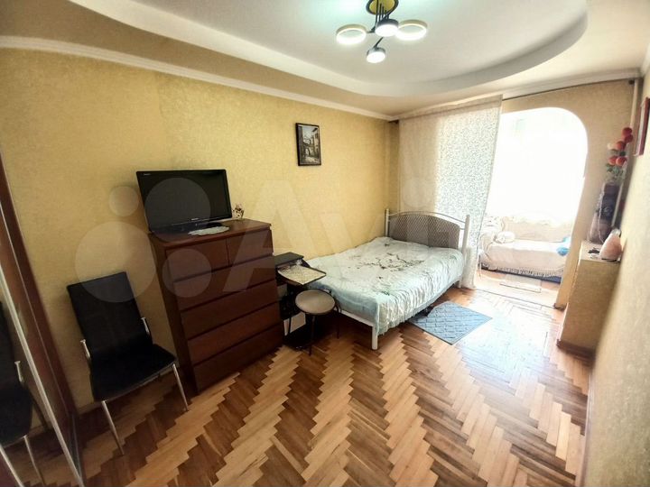 2-к. квартира, 60 м², 1/4 эт.