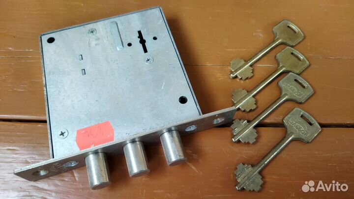 Замок дверной