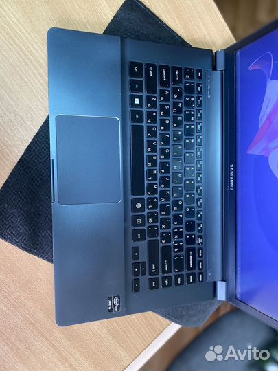 Топовый ультрабук Samsung i5 8озу SSD 240
