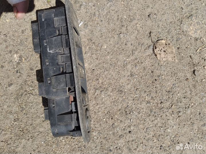 Блок кнопок стеклоподъёмников Пежо 308