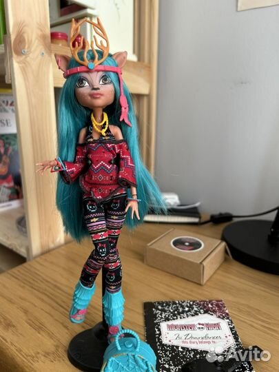 Кукла Монстер Хай Изи Даунденсер Иси