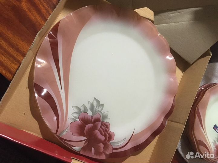Набор тарелок на 6 персон и блюдо