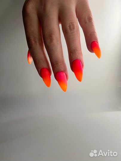 Маникюр, педикюр, наращивание ногтей