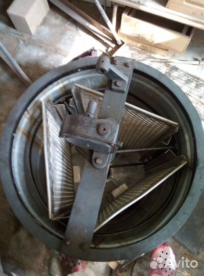 Медогонка 3 рамочная бу