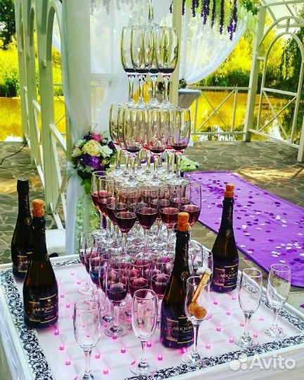 Пирамида из бокалов.Горка шампанского.Каскад